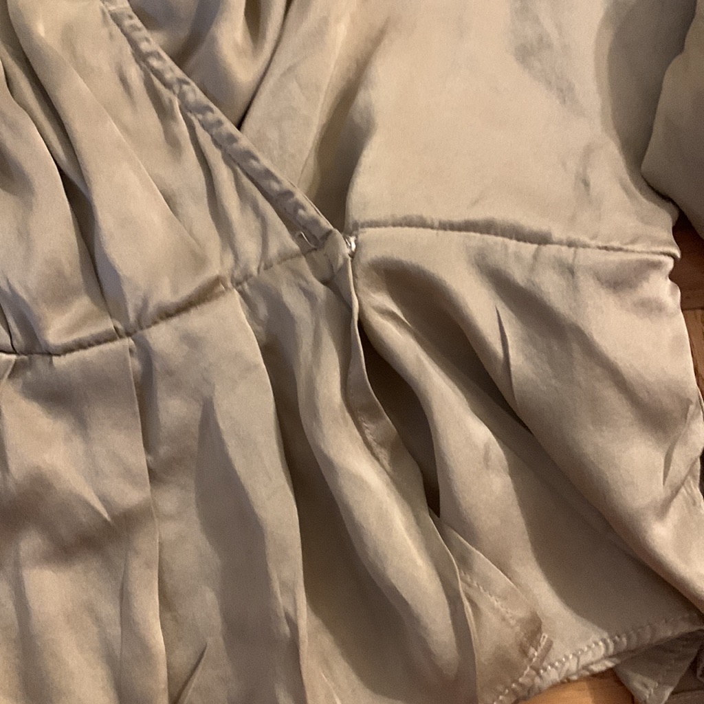Line Markvardsen 100% Silk Isabelle Wrap Blouse Size Medium — image 4 of 6